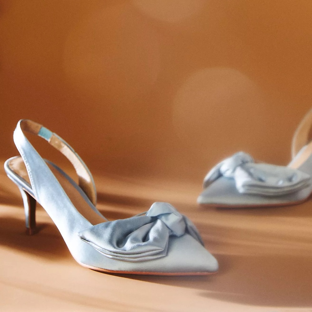 Sling back 1.5” heel in misty blue satin with satin bow. Run big will fit a 7.